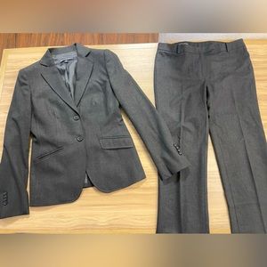 Brooks Brothers Petite grey Suit 2p/0p